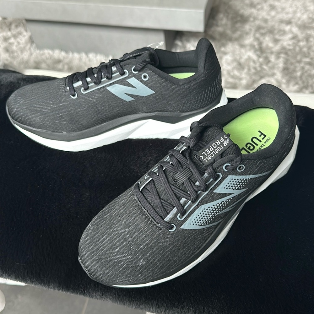 New Balance Fuelcell Propel. Ladies. New with tags. Size 9